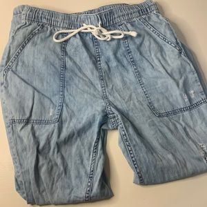 Blue jean pants with rips on knees💙